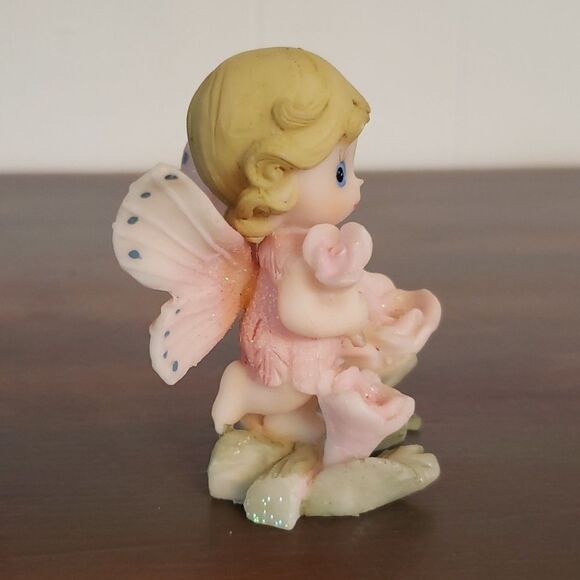 Adorable Vintage Wide Eyed Pixie Fairy with Roses Resin Figurine - Picture 4 of 8